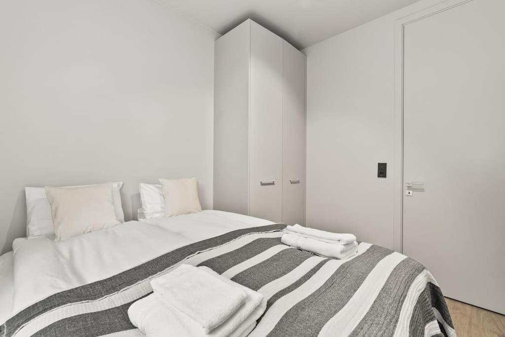 Lux 2br & 2ba With Free Parking Center Appartement *