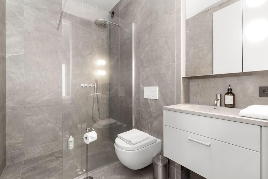 Lux 2br & 2ba With Free Parking Center *