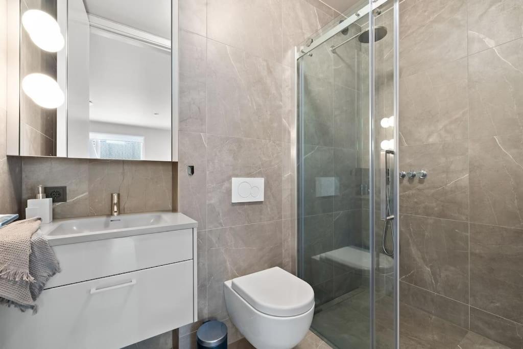 Apartment Lux 2br & 2ba With Free Parking Center *