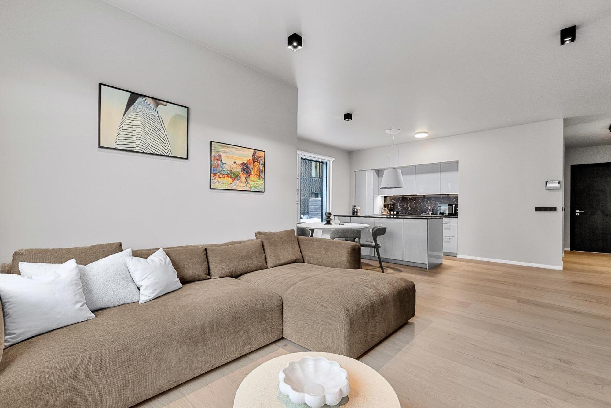 Apartment Lux 2br & 2ba With Free Parking Center *