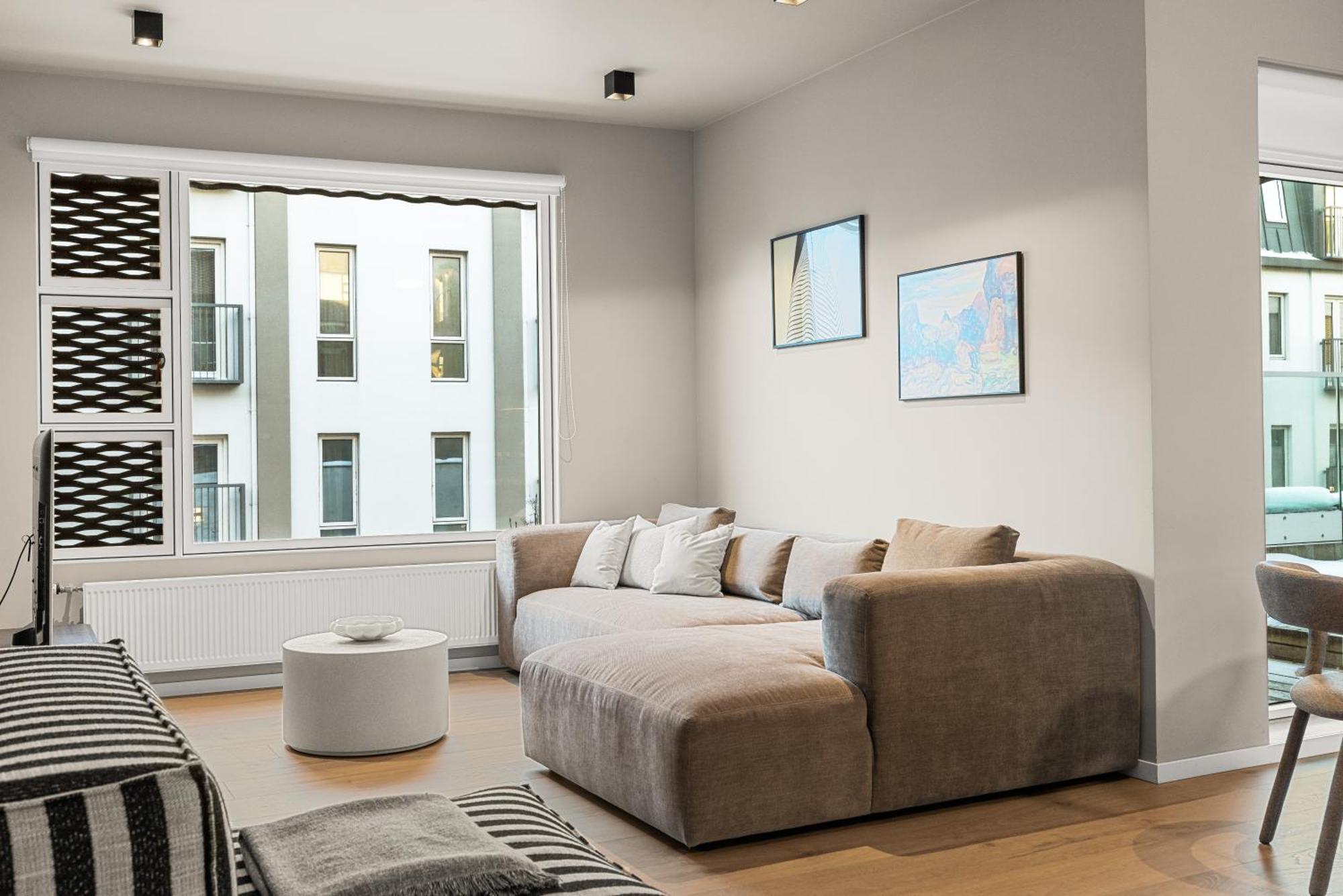 Lux 2br & 2ba With Free Parking Center *