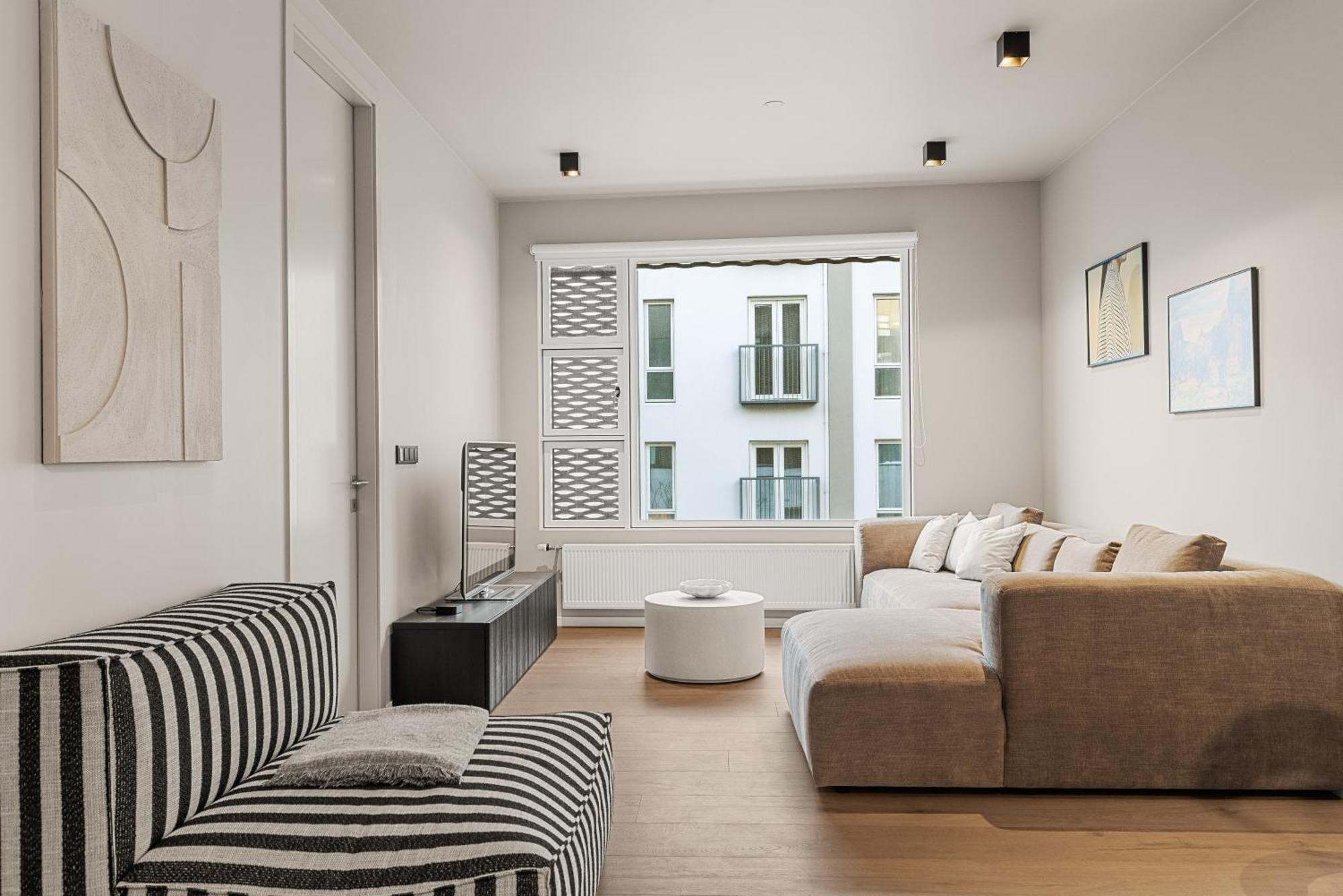 Lux 2br & 2ba With Free Parking Center Apartment