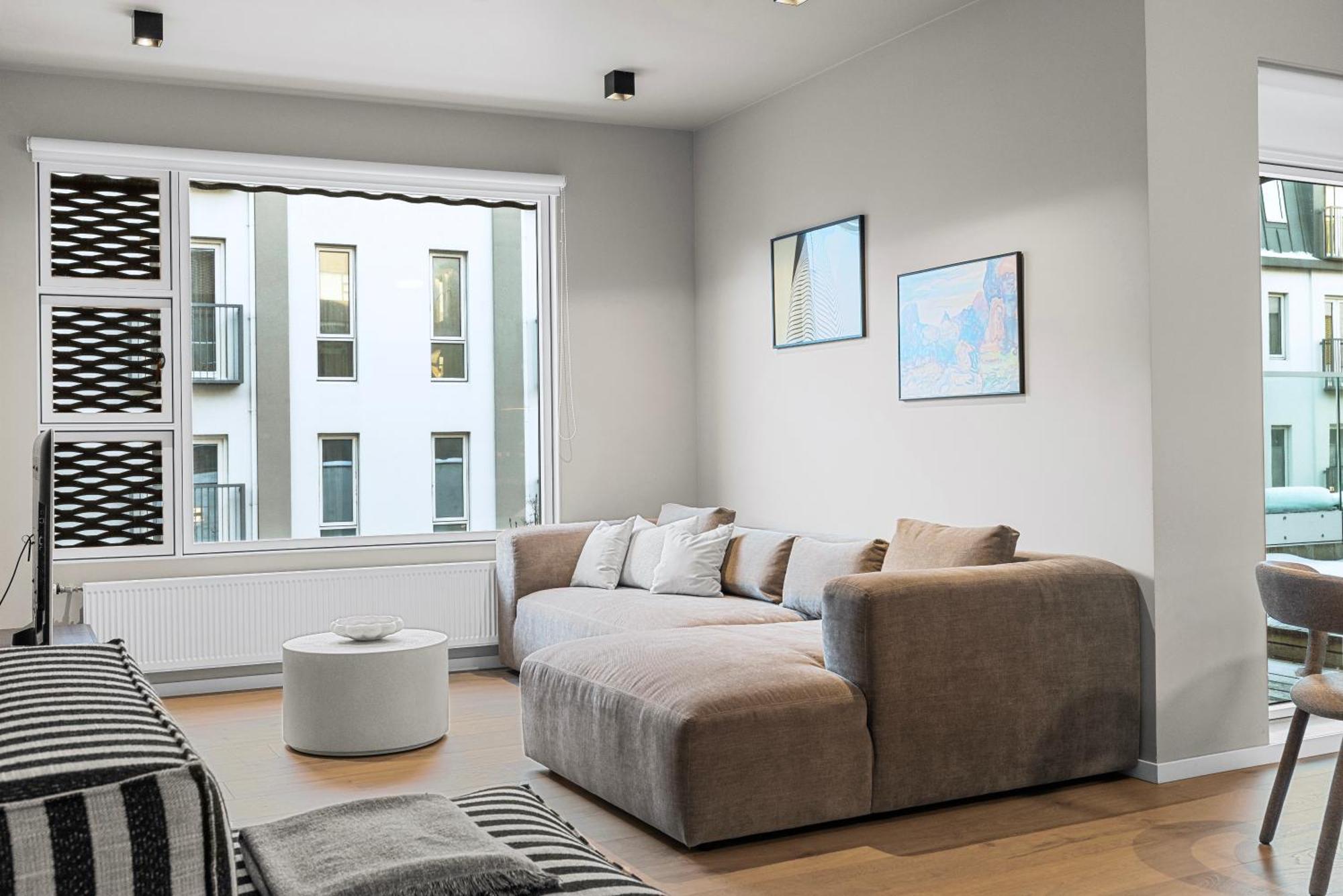Lux 2br & 2ba With Free Parking Center *